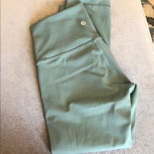 Lululemon Wunder Under Luxtreme Capris